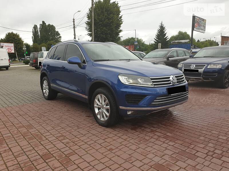 Позашляховик / Кросовер Volkswagen Touareg 2015 в Хмельницькому