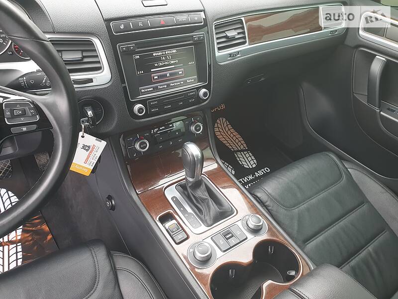 Позашляховик / Кросовер Volkswagen Touareg 2015 в Хмельницькому