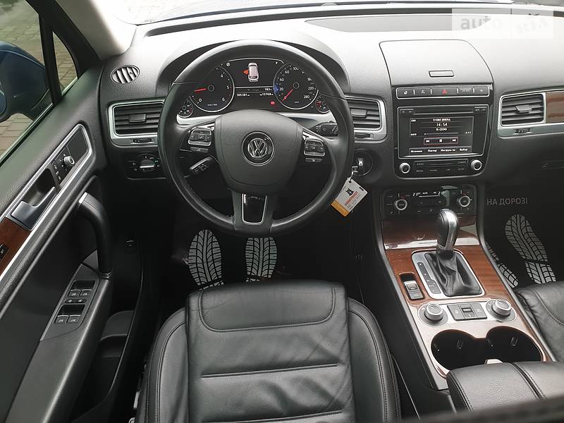 Позашляховик / Кросовер Volkswagen Touareg 2015 в Хмельницькому