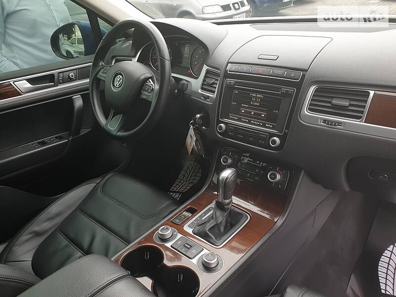Позашляховик / Кросовер Volkswagen Touareg 2015 в Хмельницькому