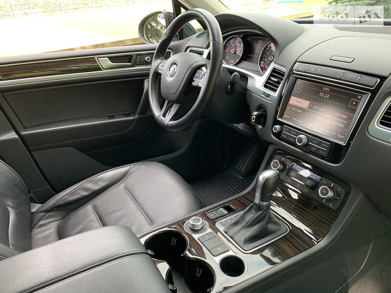 Позашляховик / Кросовер Volkswagen Touareg 2014 в Києві