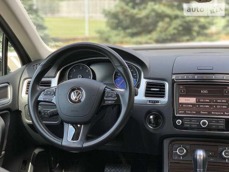 Позашляховик / Кросовер Volkswagen Touareg 2014 в Києві