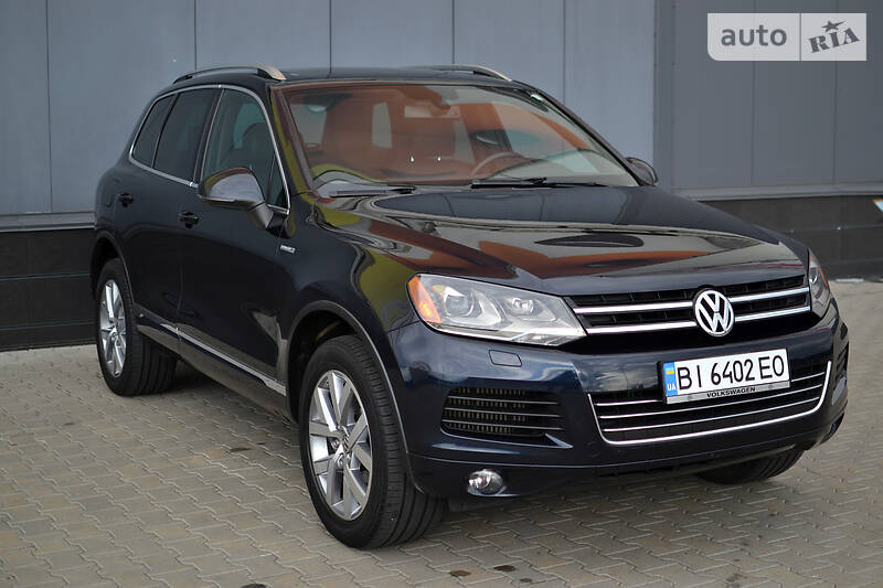 Позашляховик / Кросовер Volkswagen Touareg 2014 в Києві