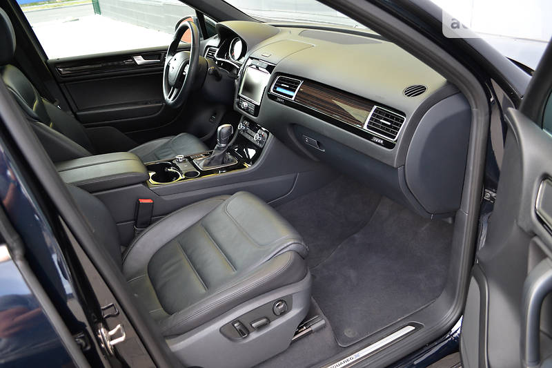 Позашляховик / Кросовер Volkswagen Touareg 2014 в Києві