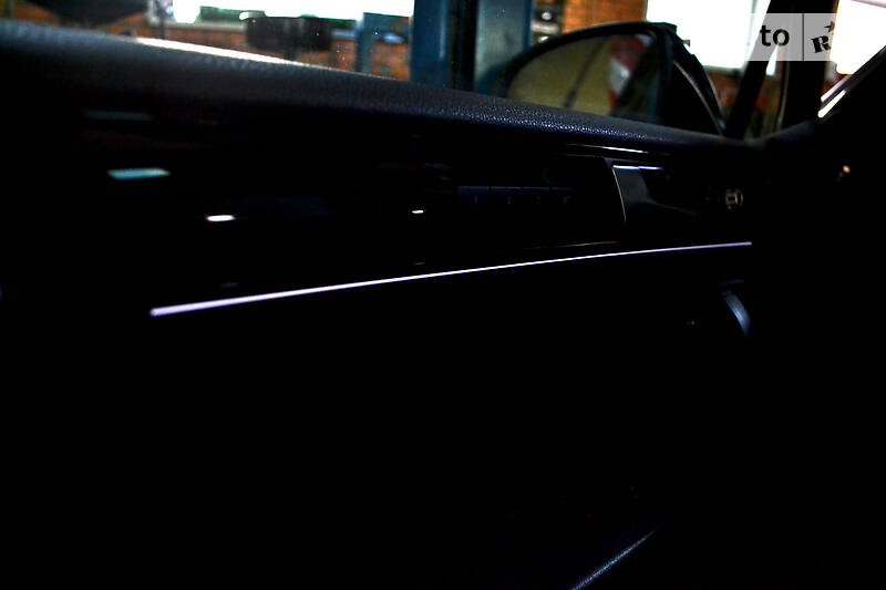 Позашляховик / Кросовер Volkswagen Touareg 2014 в Києві