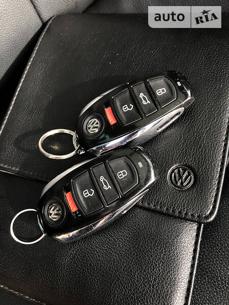 Позашляховик / Кросовер Volkswagen Touareg 2014 в Києві
