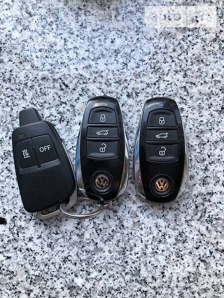 Позашляховик / Кросовер Volkswagen Touareg 2012 в Дрогобичі