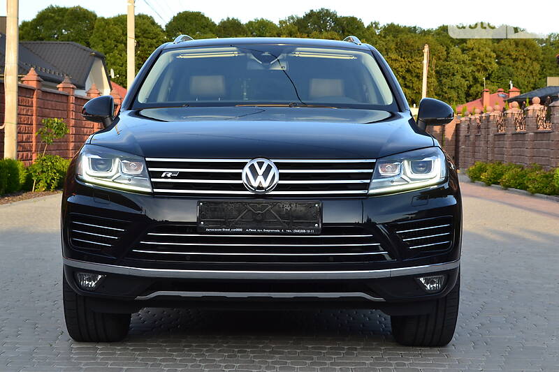 Позашляховик / Кросовер Volkswagen Touareg 2016 в Рівному