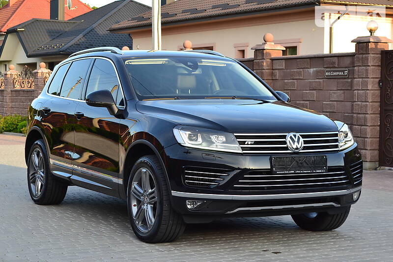 Позашляховик / Кросовер Volkswagen Touareg 2016 в Рівному