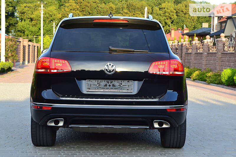 Позашляховик / Кросовер Volkswagen Touareg 2016 в Рівному