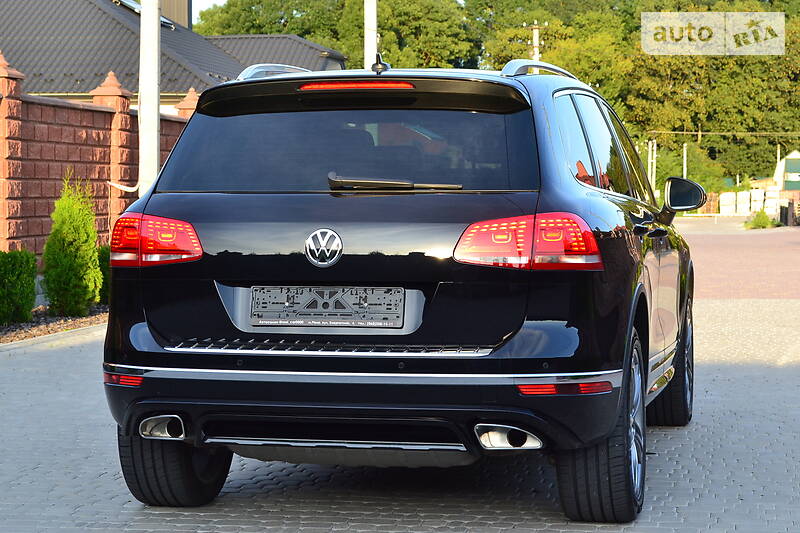 Позашляховик / Кросовер Volkswagen Touareg 2016 в Рівному