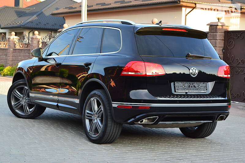 Позашляховик / Кросовер Volkswagen Touareg 2016 в Рівному