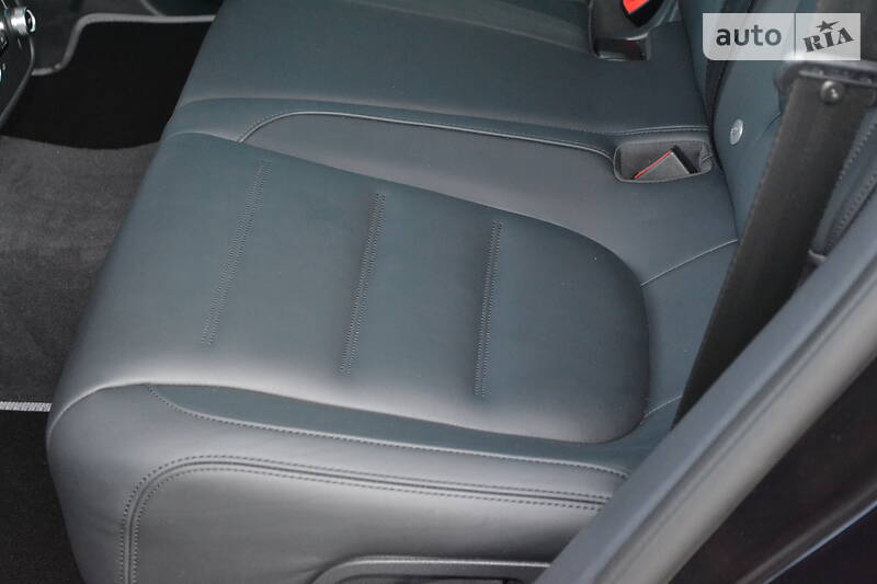 Позашляховик / Кросовер Volkswagen Touareg 2016 в Рівному