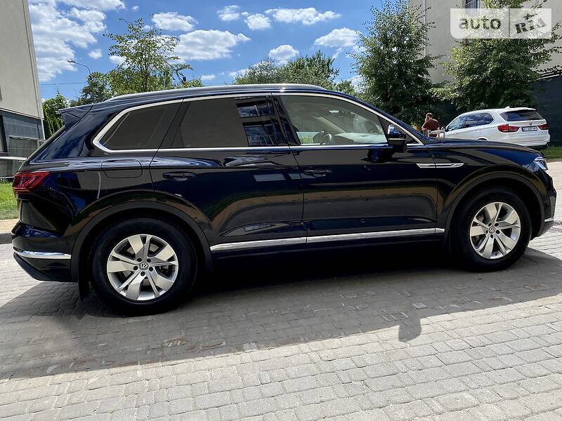 Позашляховик / Кросовер Volkswagen Touareg 2018 в Києві