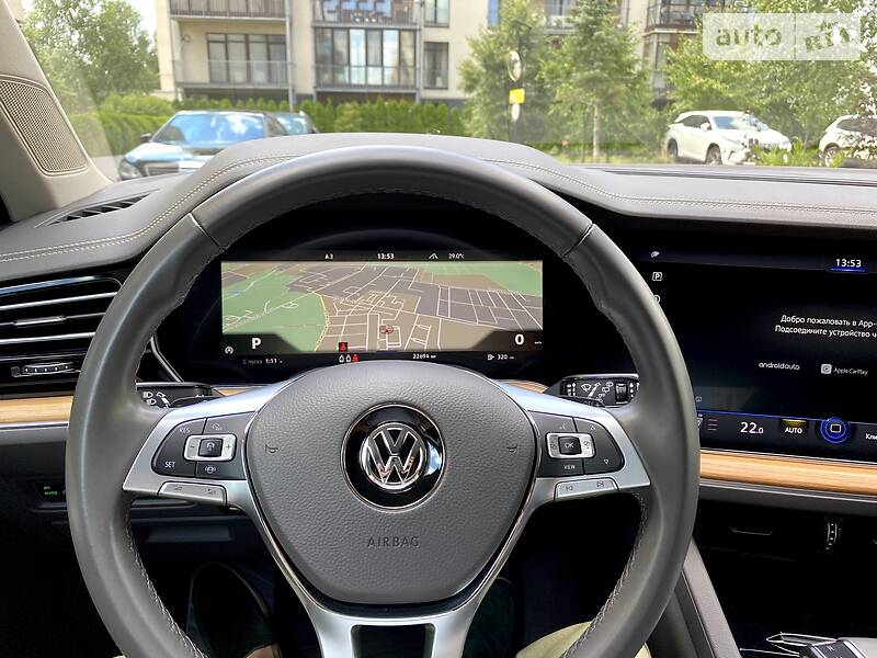 Позашляховик / Кросовер Volkswagen Touareg 2018 в Києві