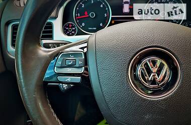 Внедорожник / Кроссовер Volkswagen Touareg 2014 в Николаеве