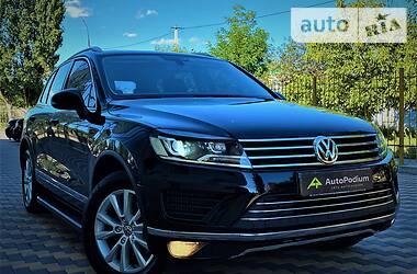 Позашляховик / Кросовер Volkswagen Touareg 2015 в 