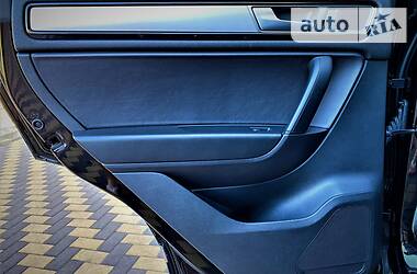 Позашляховик / Кросовер Volkswagen Touareg 2015 в 