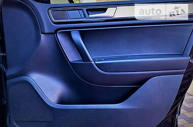 Позашляховик / Кросовер Volkswagen Touareg 2015 в 