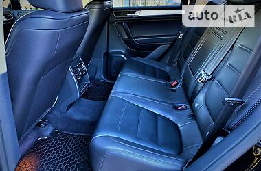Позашляховик / Кросовер Volkswagen Touareg 2015 в 