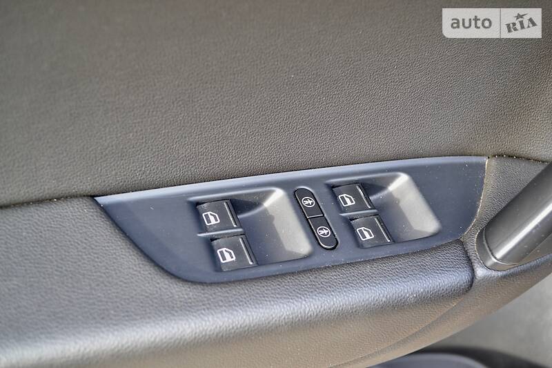 Позашляховик / Кросовер Volkswagen Touareg 2012 в Києві фото 31 Позашляховик / Кросовер Volkswagen Touareg 2012 в Києві