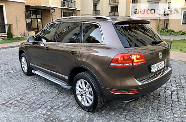 Позашляховик / Кросовер Volkswagen Touareg 2012 в 