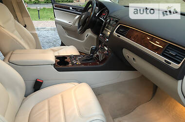 Позашляховик / Кросовер Volkswagen Touareg 2012 в 