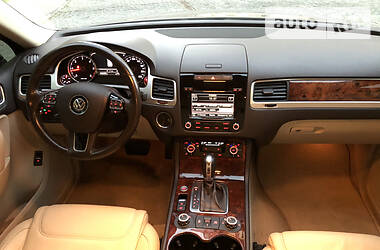 Позашляховик / Кросовер Volkswagen Touareg 2012 в 