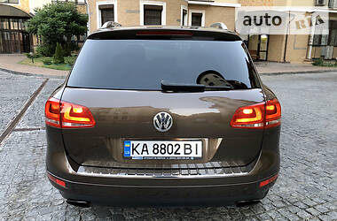 Позашляховик / Кросовер Volkswagen Touareg 2012 в 