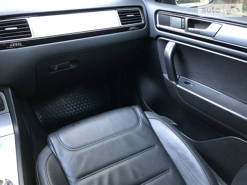 Позашляховик / Кросовер Volkswagen Touareg 2015 в Дрогобичі