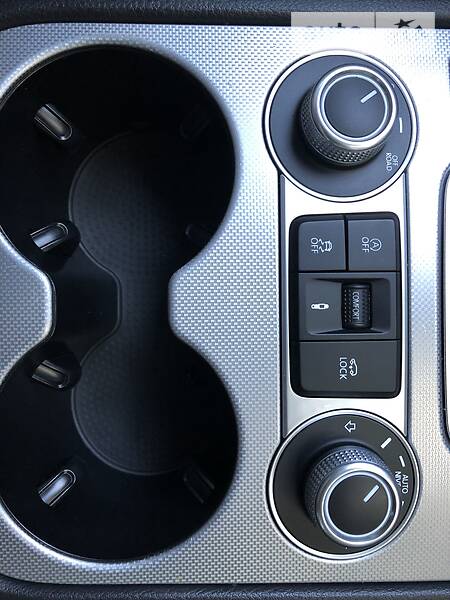 Позашляховик / Кросовер Volkswagen Touareg 2015 в Дрогобичі