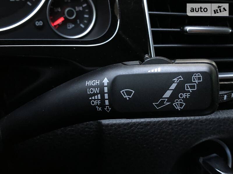 Позашляховик / Кросовер Volkswagen Touareg 2015 в Дрогобичі