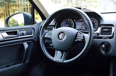 Внедорожник / Кроссовер Volkswagen Touareg 2015 в Одессе