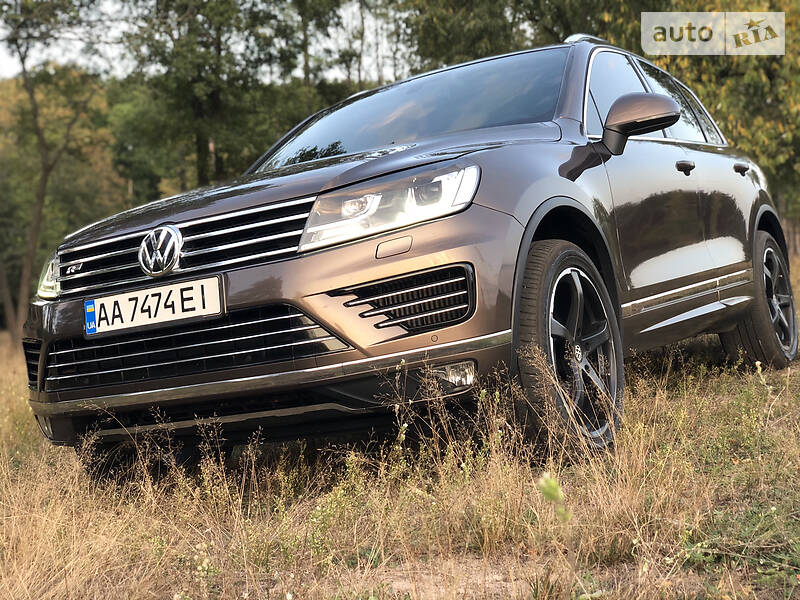 Внедорожник / Кроссовер Volkswagen Touareg 2014 в Киеве
