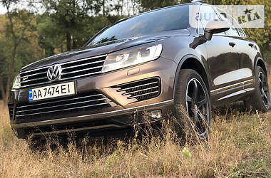 Внедорожник / Кроссовер Volkswagen Touareg 2014 в Киеве