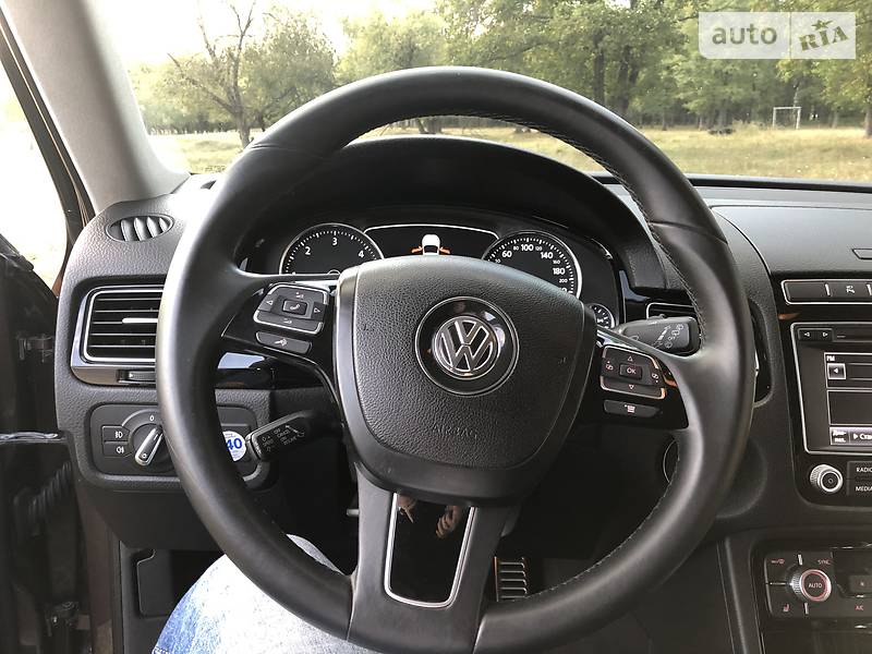 Внедорожник / Кроссовер Volkswagen Touareg 2014 в Киеве
