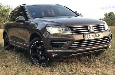 Внедорожник / Кроссовер Volkswagen Touareg 2014 в Киеве