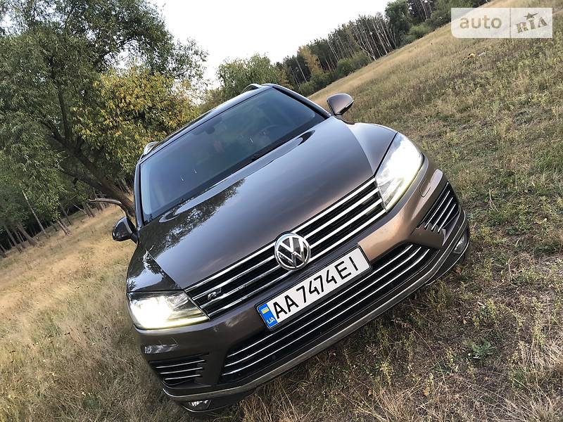Внедорожник / Кроссовер Volkswagen Touareg 2014 в Киеве