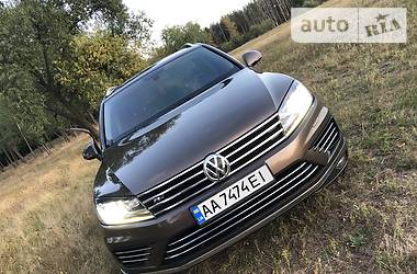 Внедорожник / Кроссовер Volkswagen Touareg 2014 в Киеве