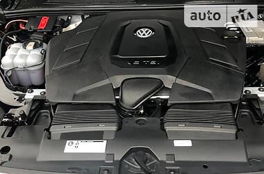 Внедорожник / Кроссовер Volkswagen Touareg 2019 в 