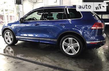 Внедорожник / Кроссовер Volkswagen Touareg 2016 в Луцке