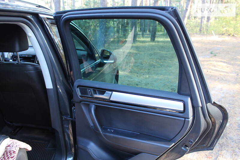Внедорожник / Кроссовер Volkswagen Touareg 2014 в Харькове