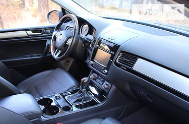 Внедорожник / Кроссовер Volkswagen Touareg 2014 в 