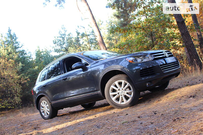 Внедорожник / Кроссовер Volkswagen Touareg 2014 в Харькове