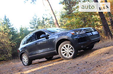 Внедорожник / Кроссовер Volkswagen Touareg 2014 в 