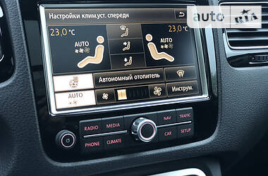Позашляховик / Кросовер Volkswagen Touareg 2013 в 