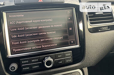 Внедорожник / Кроссовер Volkswagen Touareg 2012 в Коростышеве