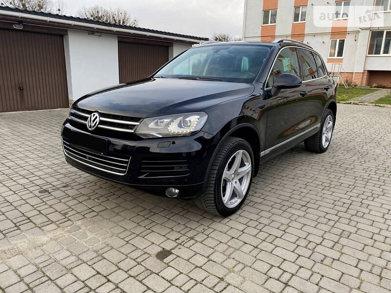 Позашляховик / Кросовер Volkswagen Touareg 2010 в Малині