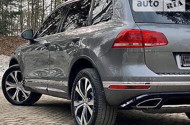 Внедорожник / Кроссовер Volkswagen Touareg 2017 в Дрогобыче