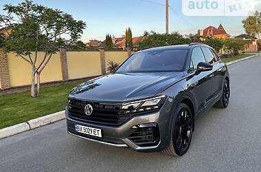 Внедорожник / Кроссовер Volkswagen Touareg 2018 в Киеве